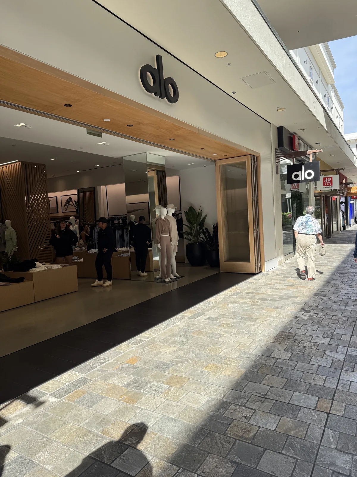 アラモアナセンターのAlo店舗