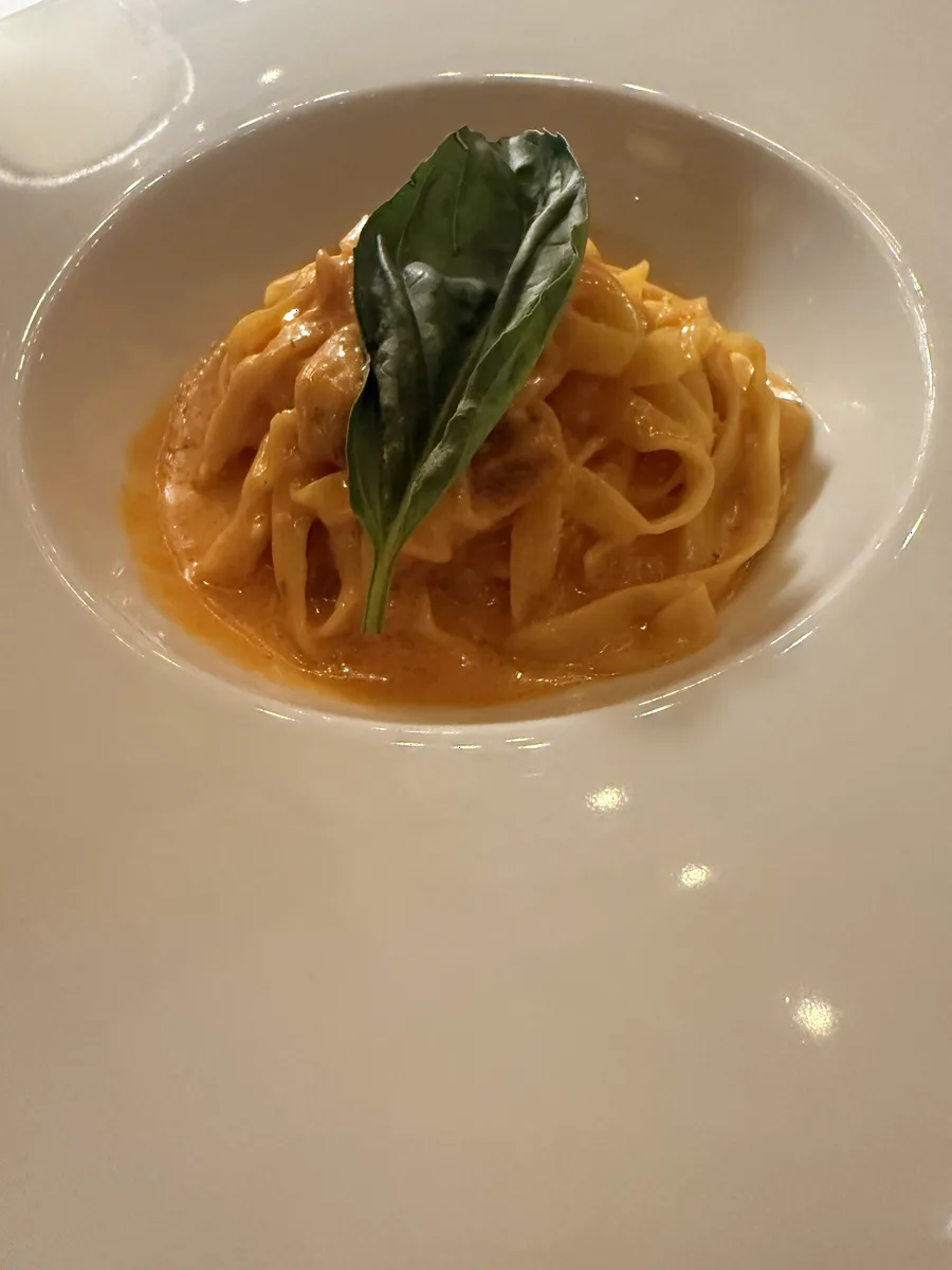 カハラのアランチーノで提供されたパスタ