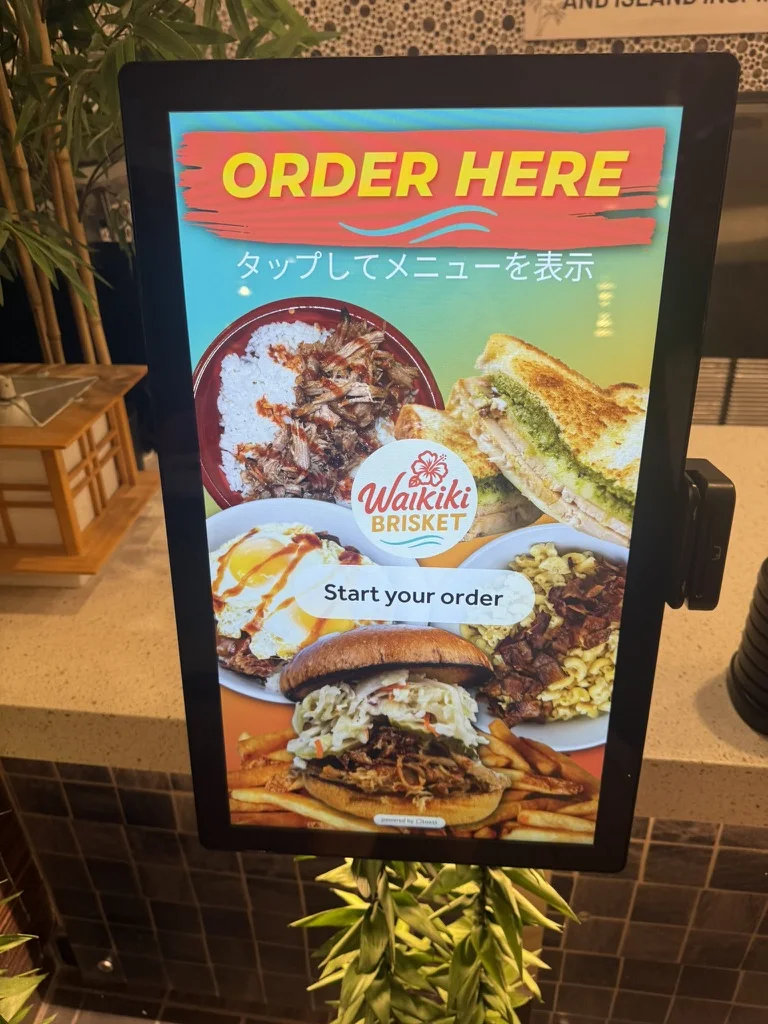 Waikiki Brisketの日本語表示がある注文端末