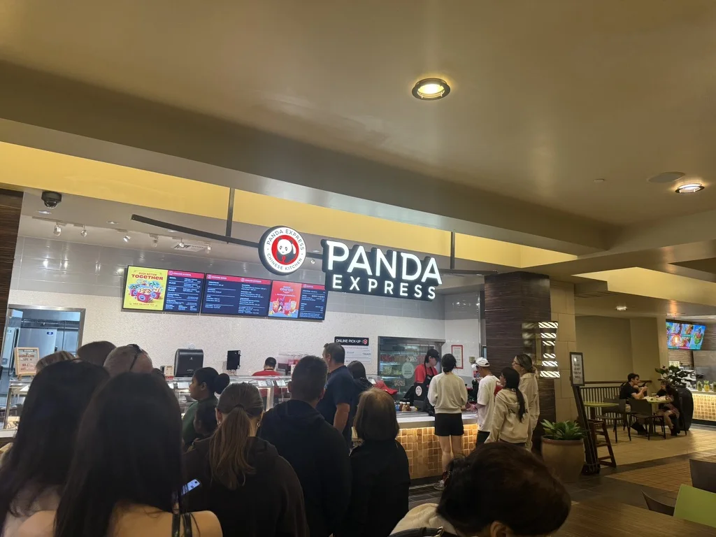パイナラナイのPanda Expressと待機列